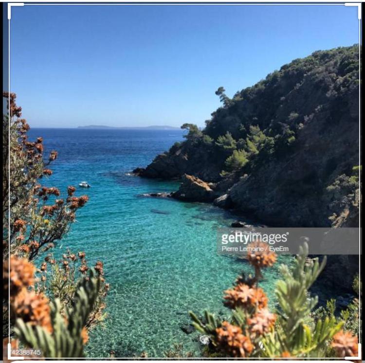 CAVALAIRE vue MER au loin MAISONNETTE TOUT ÉQUIPÉE POUR 4 PERSONNES AVEC PISCINE CLIM WIFI VÉLOS TV BARBECUES Exterior foto